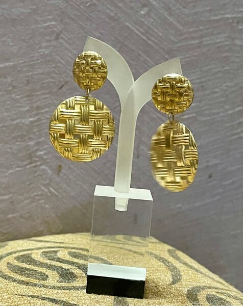 Boucles d'oreilles dorées élégantes