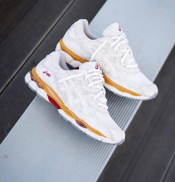 Chaussures de sport blanches Asics pour hommes