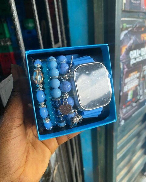 Montre connectée avec bracelets en perles bleues