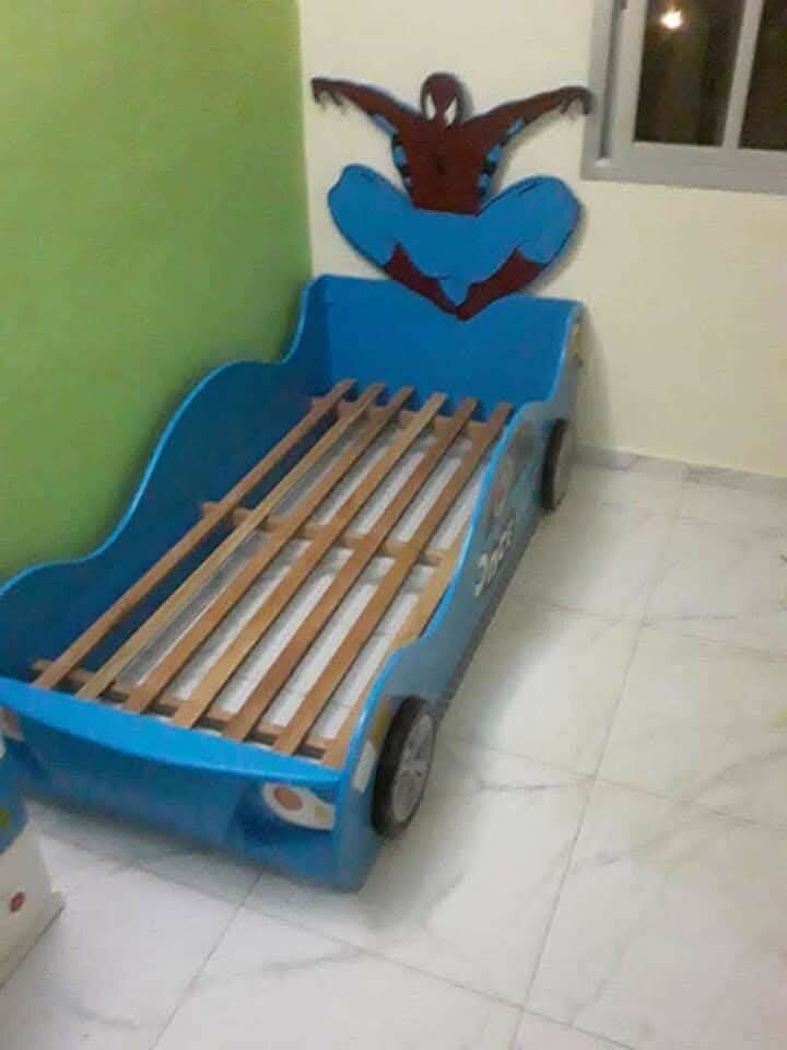 Lit enfant voiture coloré