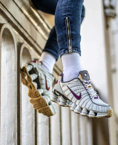 Baskets révolutionnaires Nike