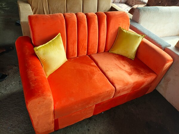 Canapé orange confortable