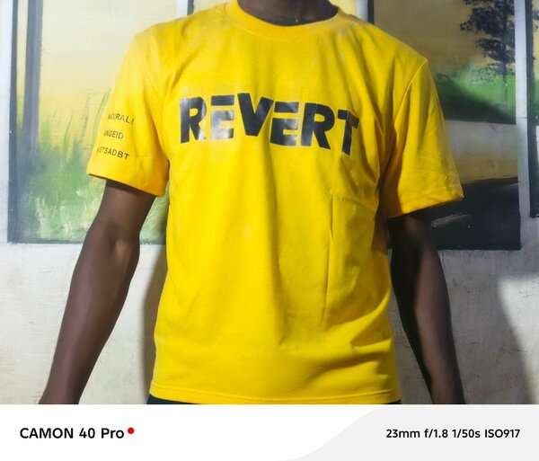 T-shirt jaune "REVERT"