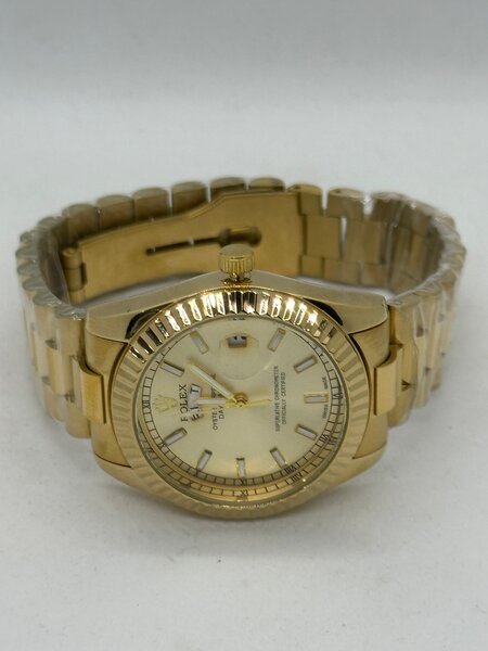 Montre en or élégante