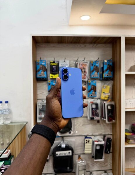 iPhone 16simple Bleu 128 Go