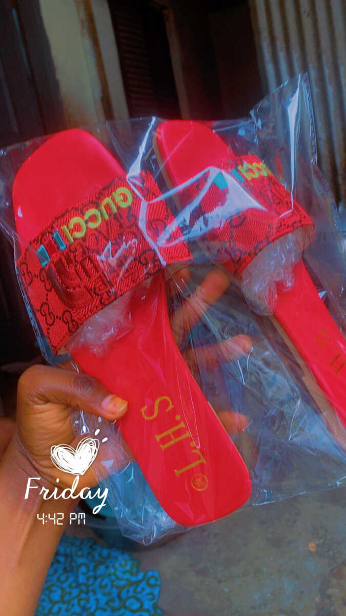 Sandales colorées et tendance