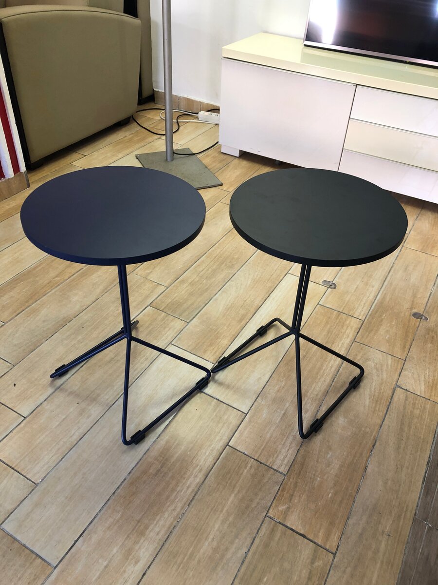 Table d'appoint noire élégante