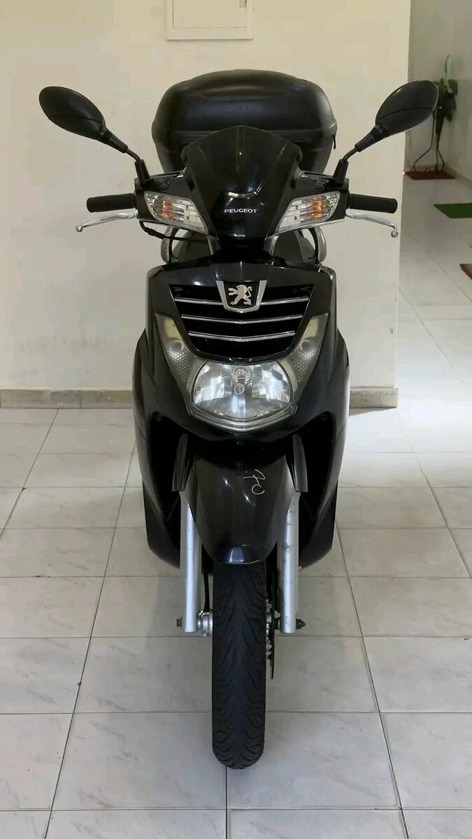 Scooter Peugeot élégant et pratique