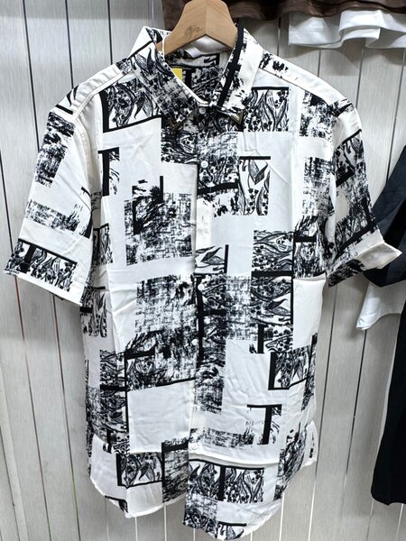 Chemise à motifs colorés