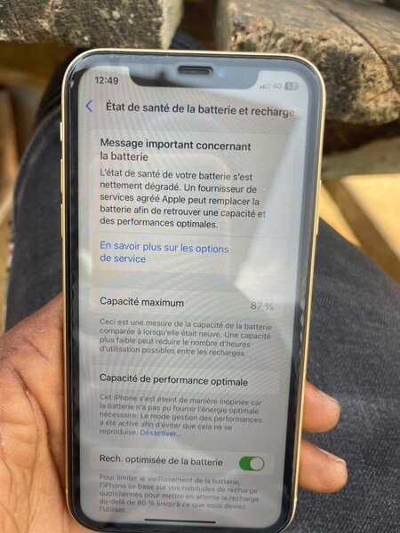 iPhone XR Jaune - Batterie 87%