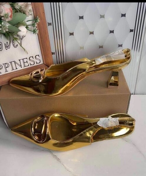 Sandales à talons dorées pour femmes