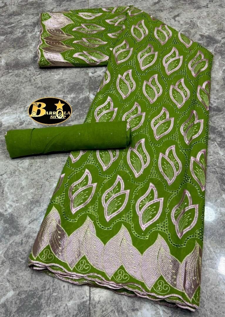 Tissu en Dentelle Brodée Élégante