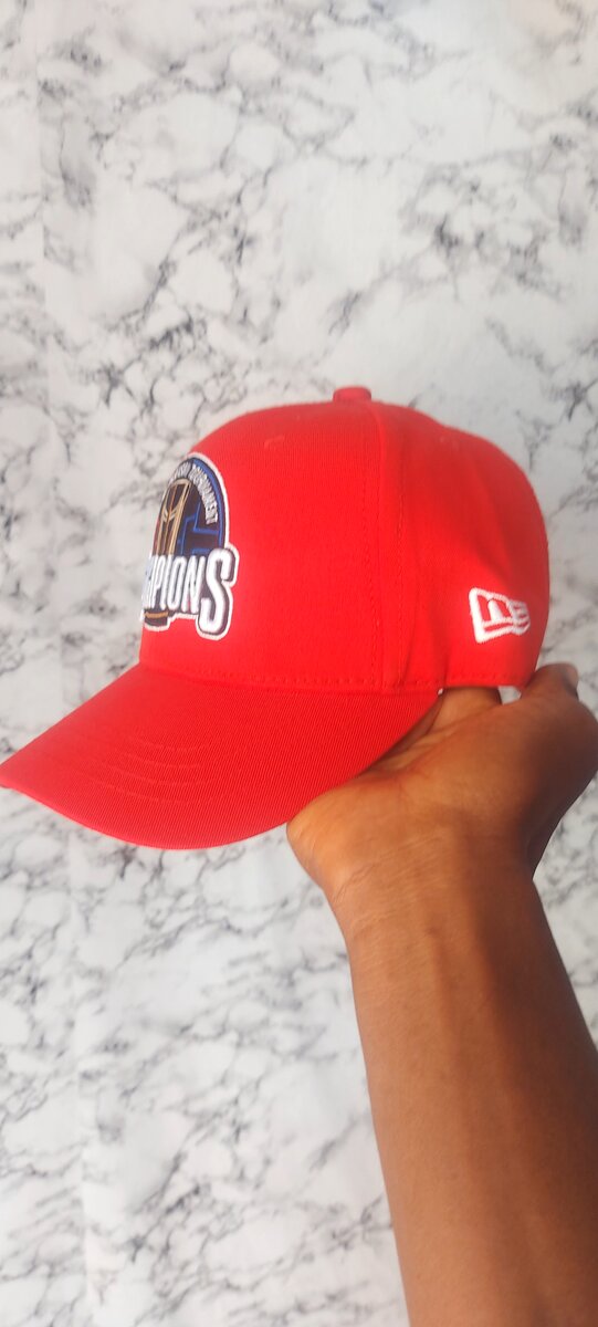 Casquette rouge "Champions"
