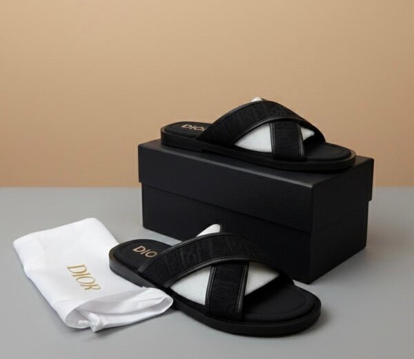 Sandales plates Christian Dior noires