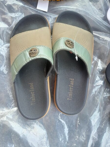 Sandales plates pour homme