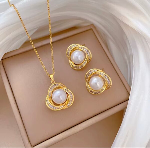 Collier en or plaqué