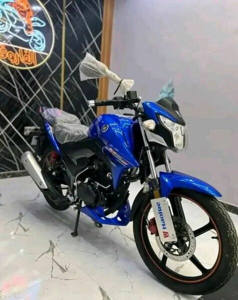 Moto sportive puissante