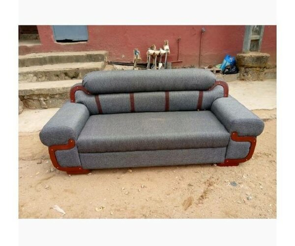 Canapé gris 3 places avec accoudoirs en cuir marron