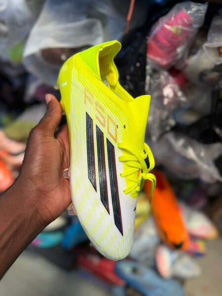 Chaussures de football Adidas F50 jaune