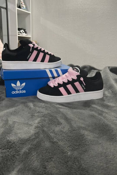 Baskets adidas noires roses