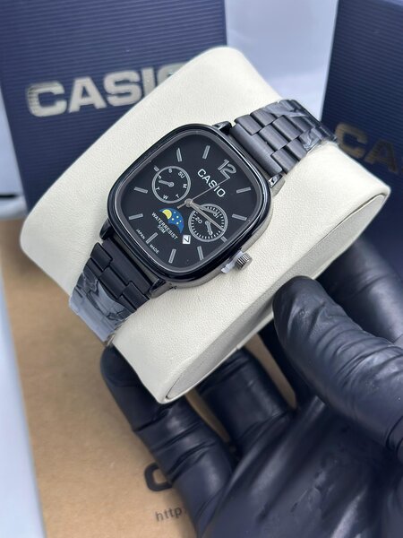 Montre Casio élégante lune