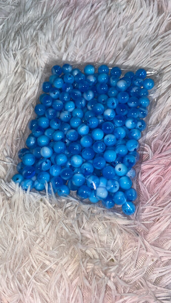 Perles bleues en plastique