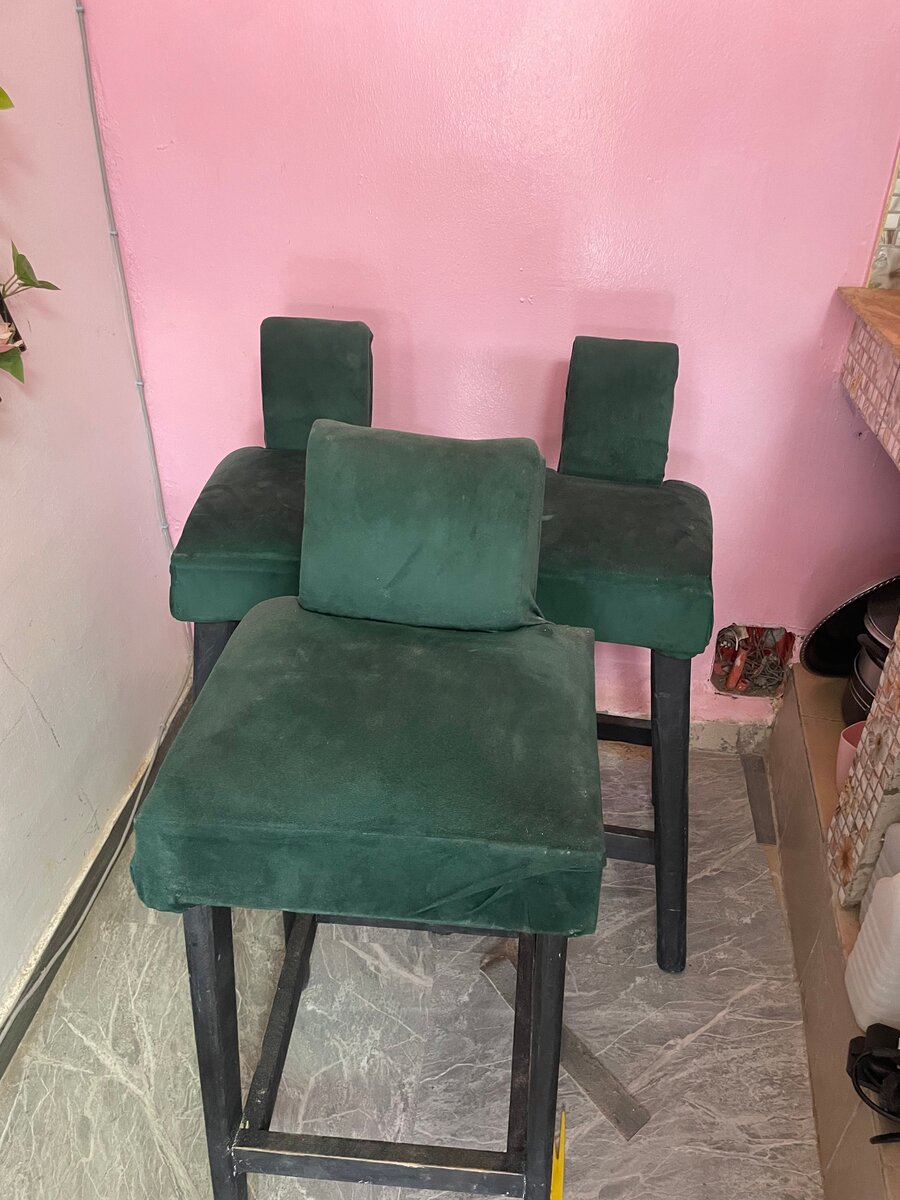 Tabouret en velours vert
