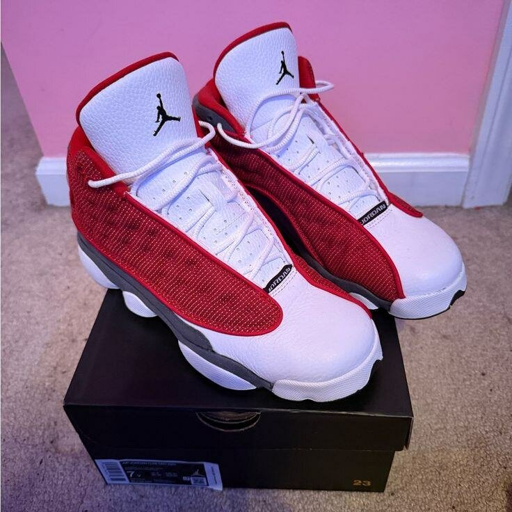 Baskets Jordan rouges et blanches