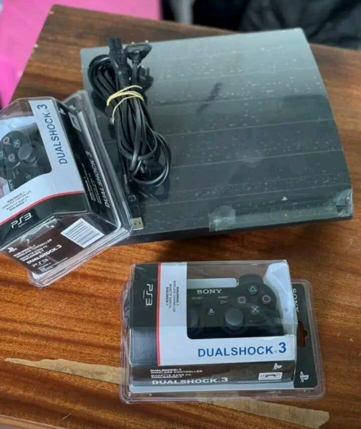 Console Sony PS4 Slim 500Go avec manette