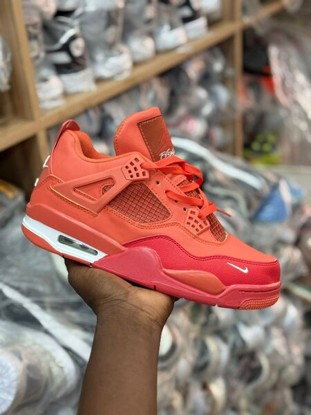 Chaussures Nike Air Jordan 4 rouges
