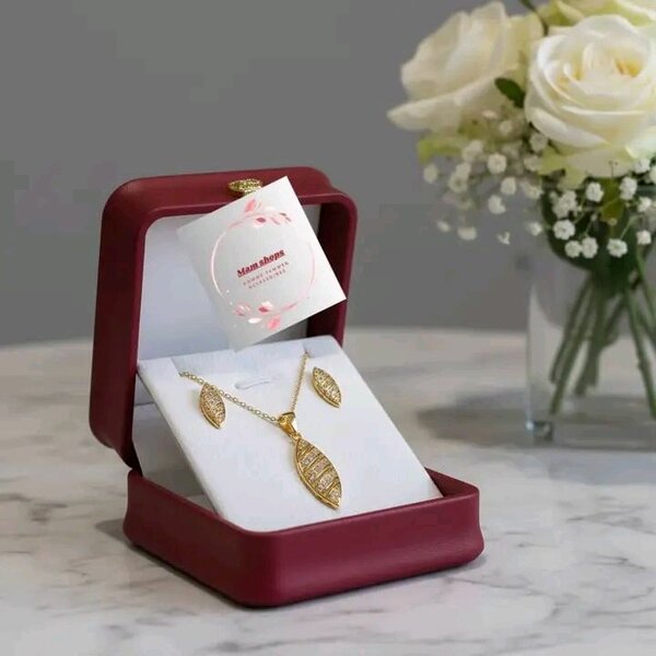 Ensemble collier et boucles d'oreilles luxe