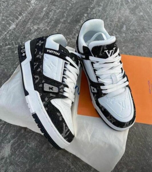 Baskets noires et blanches élégantes