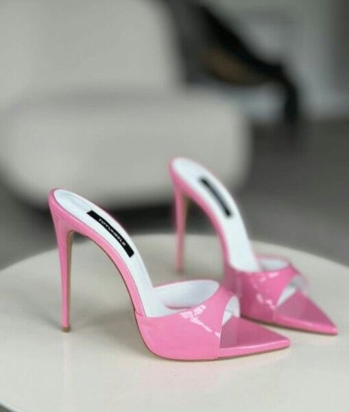 Sandales à talons aiguilles roses