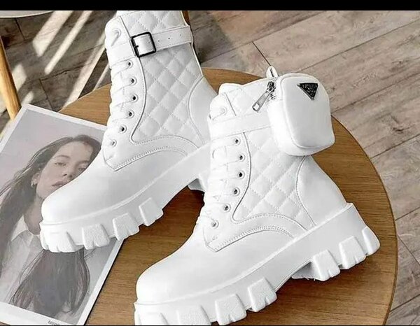 Bottes blanches matelassées pour femmes