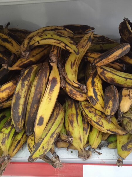 Bananes plantains 590f / kg
