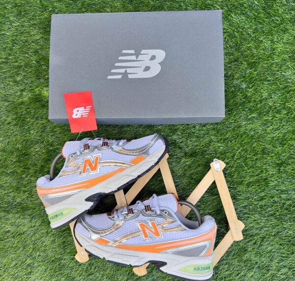 Chaussures New Balance grises et orange