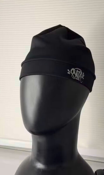 Bonnet noir en polaire