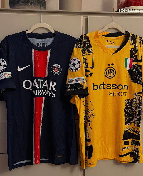Maillots de football authentiques