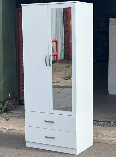 Armoire blanche avec miroir et tiroirs