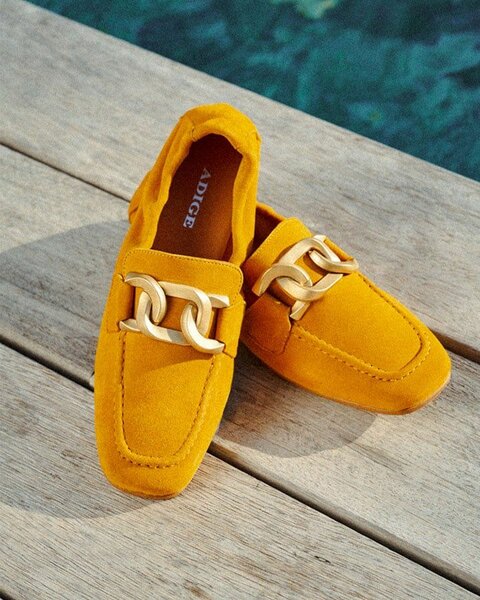 Mocassins en daim jaune tendance