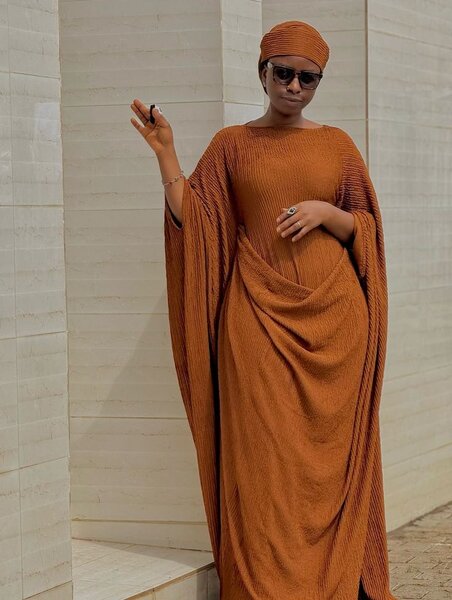 Robe Maxi Plissée Élégante