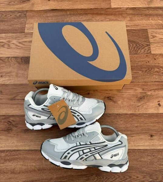 Chaussures de Course Asics Gris