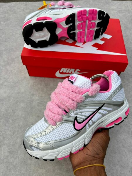 Baskets Nike blanches et roses