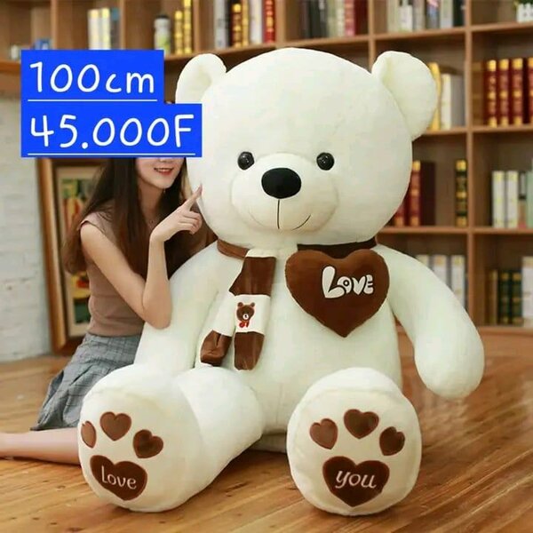 Ours en peluche géant avec chocolat