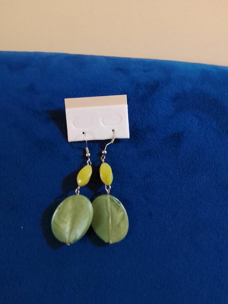 Boucles d'oreilles vertes en pierre