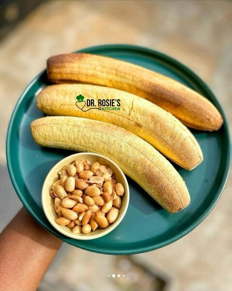 Bananes grillées avec arachides