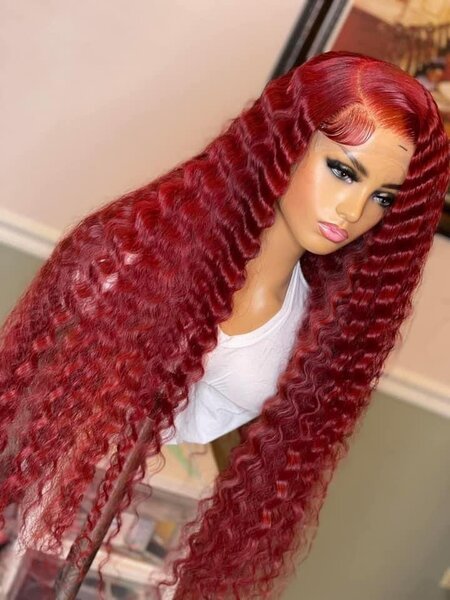 Perruque rouge stylée