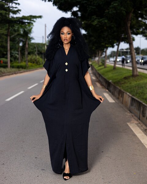 Robe élégante noire pour femme