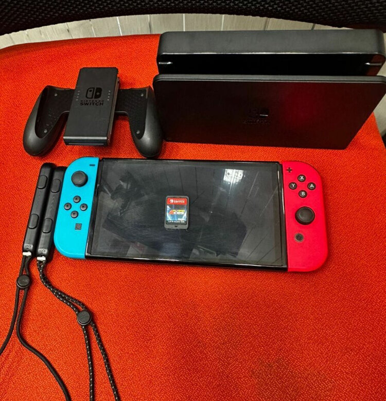 Nintendo Switch OLED avec accessoires