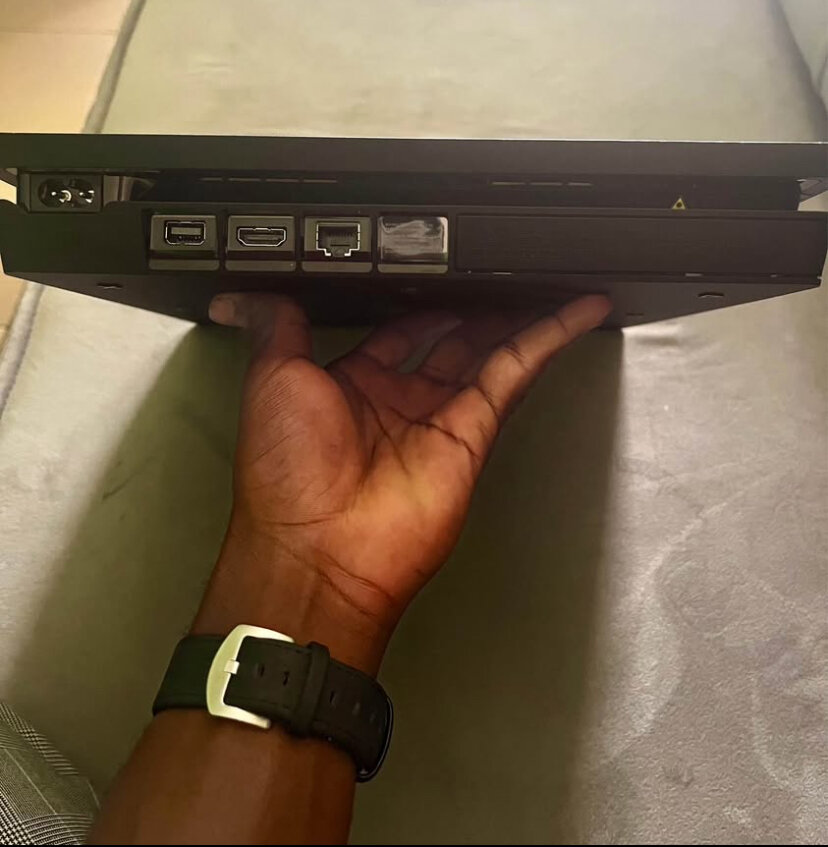 Console de jeu Sony PlayStation 4 PS4